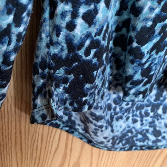 🍉George 1X, blouse, EUC, Abstract animal print, plus size, v-neck - Picture 4 of 8